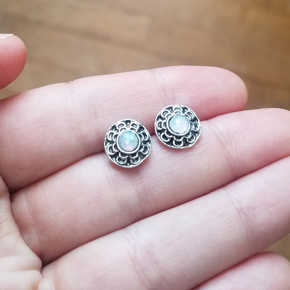 NWOT White Triplet Opal Flower Stud Earrings - Picture 5 of 9